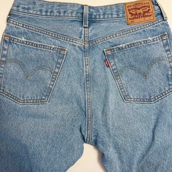 Levi’s Women’s 501 Crop Jeans - Picture 8 of 13